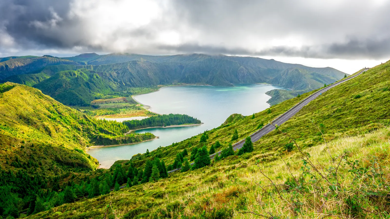 האיים האזוריים